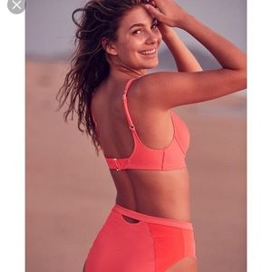 NEW WITH TAGS Urban Outfit Velvet Bikini ☀️